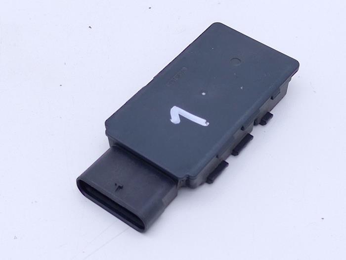 Używane Keyless Entry-Antena Audi Q6 e-tron (GFB) Performance 100 kWh Cena € 45,00 Z VAT oferowane przez Automaterialen Ronald Morien B.V.