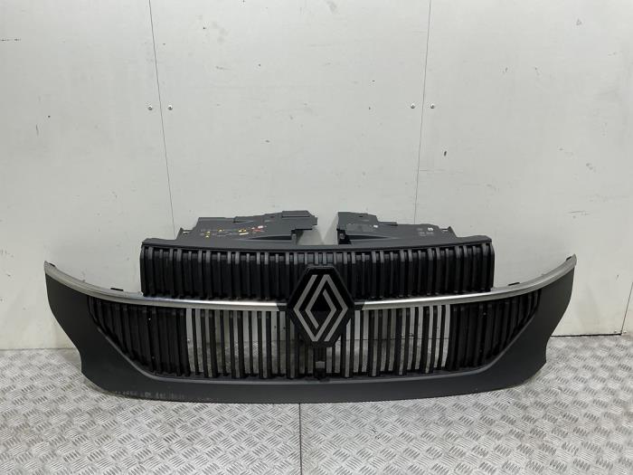 Używane Grill Renault Master IV 2.0 Blue dCi 130 Cena € 349,00 Z VAT oferowane przez Automaterialen Ronald Morien B.V.