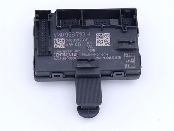 Używane Modul centralnego zamka Audi RS 5 (F53/F5P) 2.9 V6 TFSI 24V Cena € 65,00 Z VAT oferowane przez Automaterialen Ronald Morien B.V.