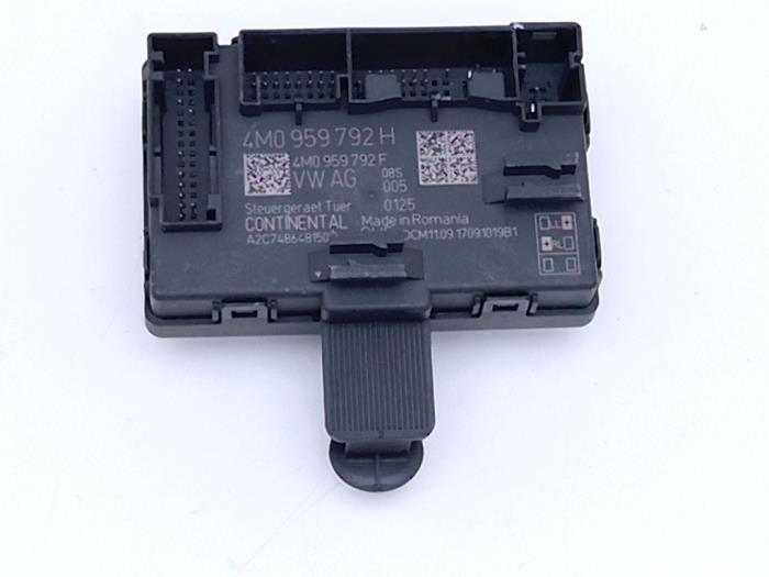 Używane Modul centralnego zamka Audi RS 5 (F53/F5P) 2.9 V6 TFSI 24V Cena € 65,00 Z VAT oferowane przez Automaterialen Ronald Morien B.V.