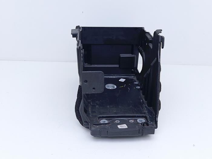 Begagnade Batterilåda Landrover Discovery Sport (LC) 2.0 eD4 150 16V Pris € 39,00 Marginaltabell erbjuds av Automaterialen Ronald Morien B.V.