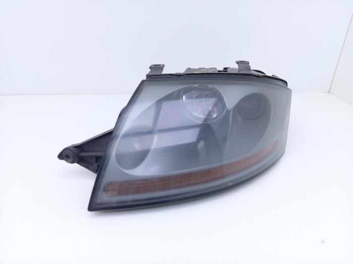 Używane Reflektor lewy Audi TT (8N3) 1.8 T 20V Quattro Cena € 325,00 Procedura marży oferowane przez Automaterialen Ronald Morien B.V.