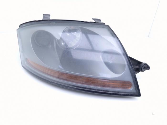 Używane Reflektor prawy Audi TT (8N3) 1.8 T 20V Quattro Cena € 595,00 Procedura marży oferowane przez Automaterialen Ronald Morien B.V.