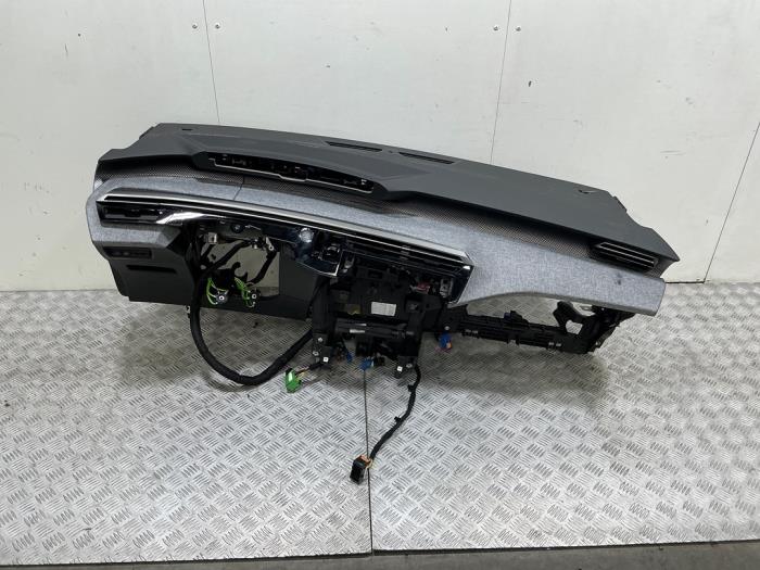 Używane Panel Peugeot 5008 III (KA/KB/KC) 1.6 16V THP Cena € 1.295,00 Z VAT oferowane przez Automaterialen Ronald Morien B.V.