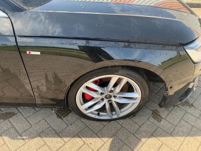 Używane Blotnik prawy przód Audi A4 Allroad Quattro (B9) 2.0 45 TFSI 16V Cena € 195,00 Procedura marży oferowane przez Automaterialen Ronald Morien B.V.