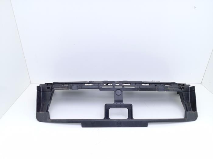 Begagnade Front Peugeot 308 (F3/FB/FH/FM/FP) 1.2 12V PureTech 130 Pris € 75,00 Inklusive moms erbjuds av Automaterialen Ronald Morien B.V.
