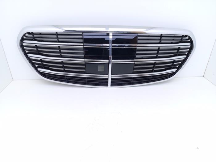 Używane Grill Mercedes S Lang (V223) 3.0 S-580e 24V 4-Matic Cena € 595,00 Procedura marży oferowane przez Automaterialen Ronald Morien B.V.