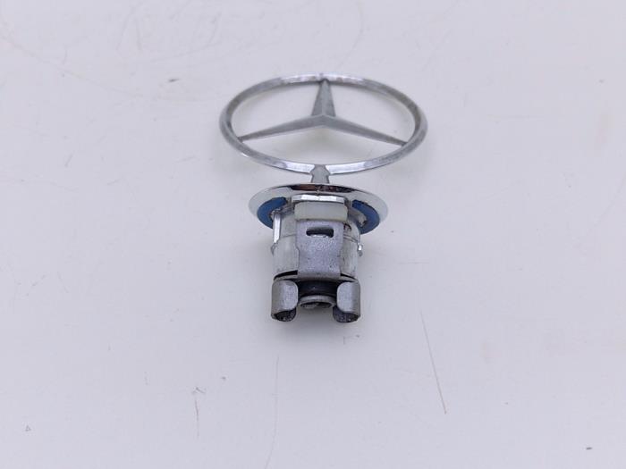 Begagnade Emblem Mercedes S Lang (V223) 3.0 S-580e 24V 4-Matic Pris € 25,00 Marginaltabell erbjuds av Automaterialen Ronald Morien B.V.