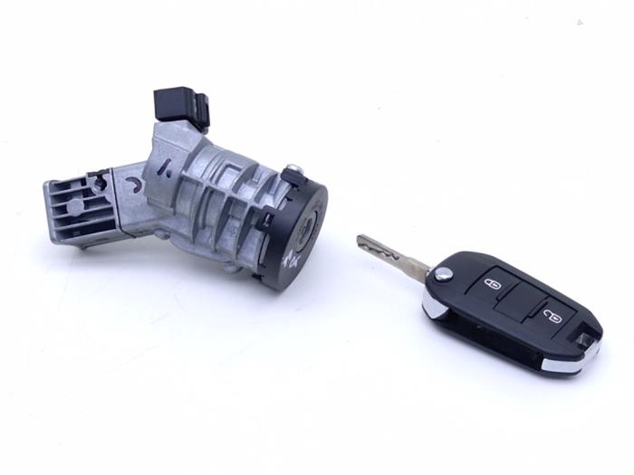 Używane Stacyjka + Kluczyk Citroen C3 (CB/CC) ë-C3 44 kWh Cena € 95,00 Z VAT oferowane przez Automaterialen Ronald Morien B.V.