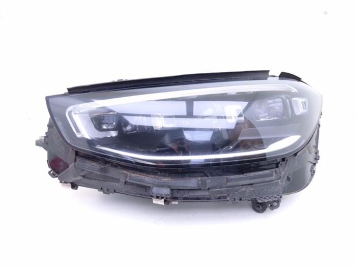 Używane Reflektor lewy Mercedes S Lang (V223) 3.0 S-580e 24V 4-Matic Cena € 1.195,00 Procedura marży oferowane przez Automaterialen Ronald Morien B.V.