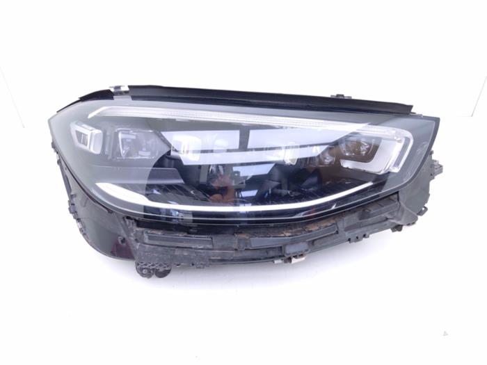 Używane Reflektor prawy Mercedes S Lang (V223) 3.0 S-580e 24V 4-Matic Cena € 1.195,00 Procedura marży oferowane przez Automaterialen Ronald Morien B.V.