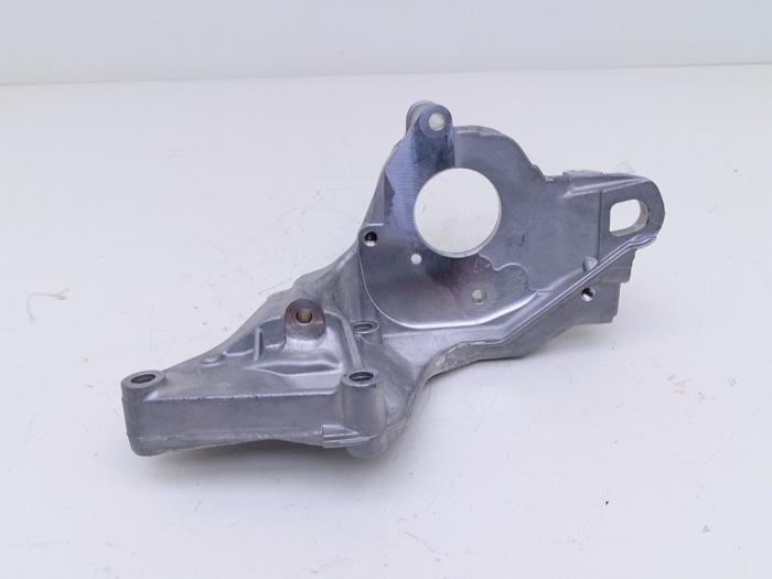 Neuf Support dynamo haut Volkswagen Crafter (SY) 2.0 TDI FWD Prix € 195,00 Prix TTC proposé par Automaterialen Ronald Morien B.V.