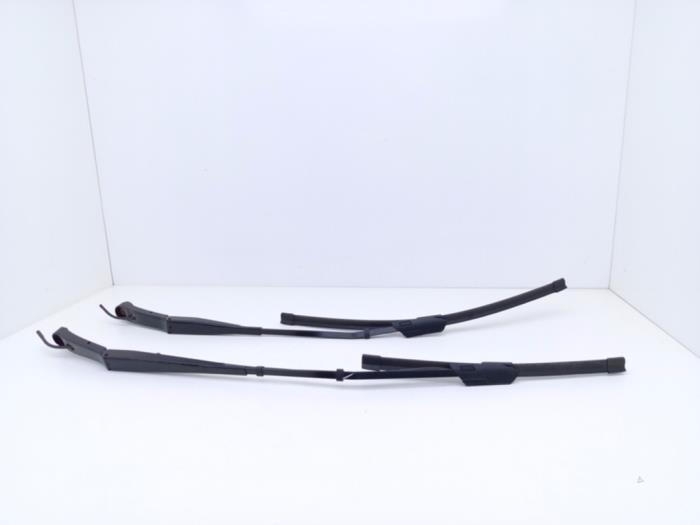 Gebrauchte Scheibenwischerarm-Set Peugeot 5008 III (KA/KB/KC) 1.6 16V THP Preis € 48,99 Mit Mehrwertsteuer angeboten von Automaterialen Ronald Morien B.V.