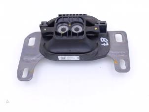 Engine mount from a Peugeot 408 1.2 12V Hybrid 136 2025