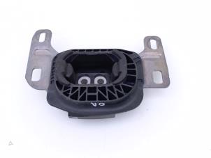Engine mount from a Peugeot 408 1.2 12V Hybrid 136 2025