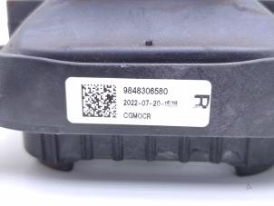Engine mount from a Peugeot 408 1.2 12V Hybrid 136 2025