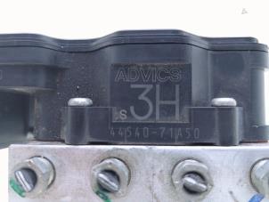 ABS Pumpe van een Toyota Hilux V/VI 2.4 D4D-F 16V 4x4 2021