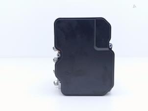 ABS Pumpe van een Toyota Hilux V/VI 2.4 D4D-F 16V 4x4 2021