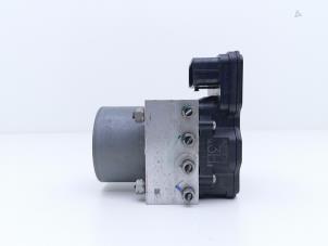 ABS Pumpe van een Toyota Hilux V/VI 2.4 D4D-F 16V 4x4 2021