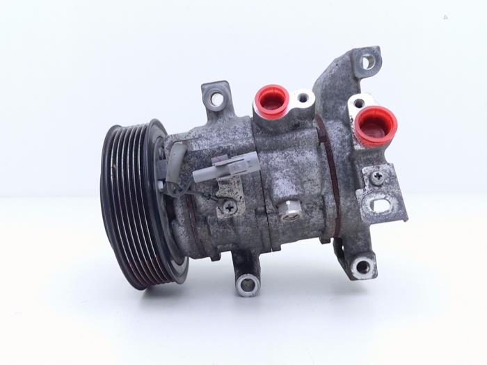 Usagé Compresseur de clim Toyota Hilux V/VI 2.4 D4D-F 16V 4x4 Prix € 195,00 Prix TTC proposé par Automaterialen Ronald Morien B.V.
