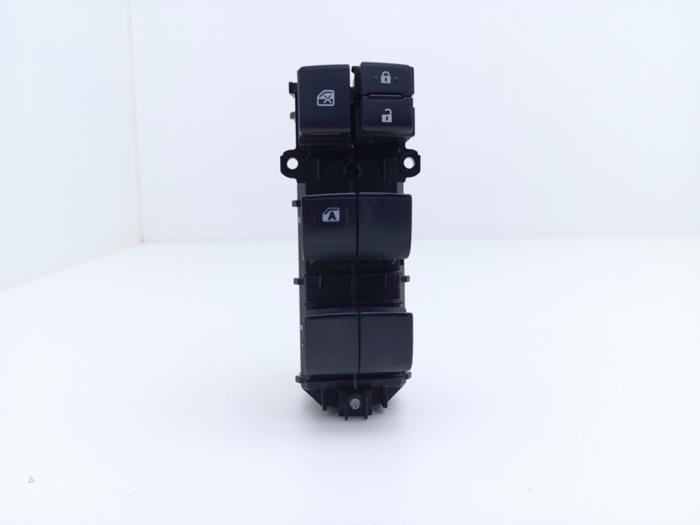 Usados Interruptor combinado de ventanillas Toyota Hilux V/VI 2.4 D4D-F 16V 4x4 Precio € 124,99 IVA incluido ofrecido por Automaterialen Ronald Morien B.V.