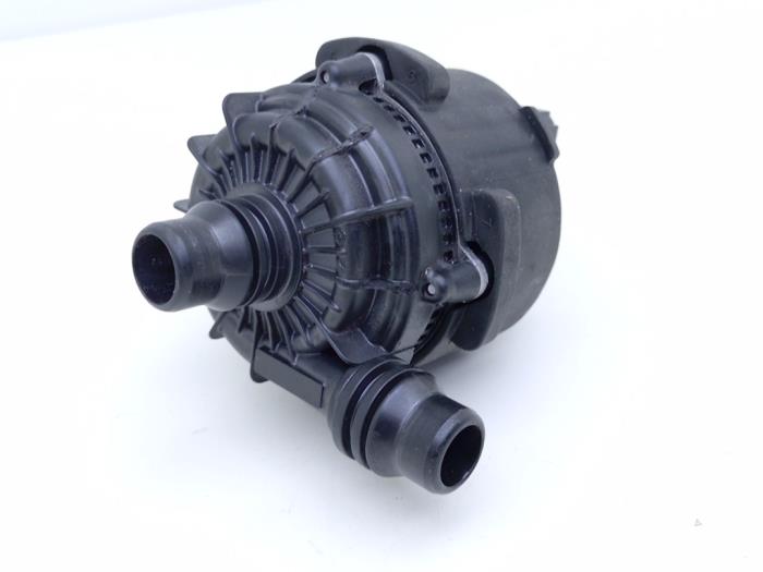 Begagnade Extra vattenpump BMW M5 Touring (G91) 4.4 xDrive Plug-in Hybrid Pris € 124,99 Inklusive moms erbjuds av Automaterialen Ronald Morien B.V.