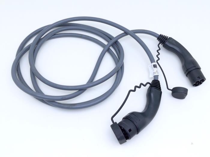 Usados Cable de carga vehículo híbrido BMW M5 Touring (G91) 4.4 xDrive Plug-in Hybrid Precio € 149,00 IVA incluido ofrecido por Automaterialen Ronald Morien B.V.