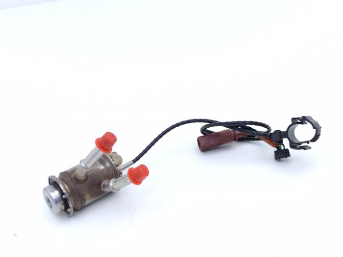 Usados Inyector Adblue Volkswagen Transporter T6 2.0 TDI 150 Precio € 48,99 IVA incluido ofrecido por Automaterialen Ronald Morien B.V.