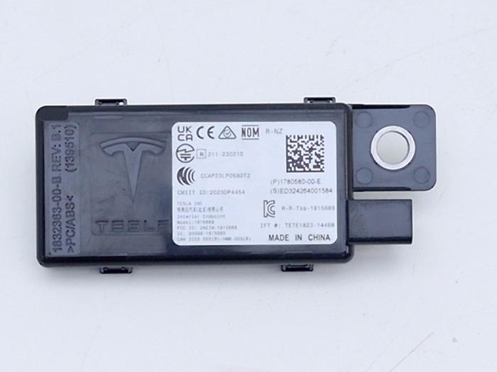 Usagé Module (divers) Tesla Model 3 Performance AWD 78 kWh Prix € 48,99 Prix TTC proposé par Automaterialen Ronald Morien B.V.