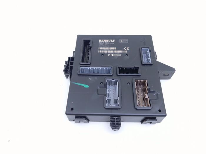 Używane Sterownik Body Control Renault Trafic Passenger (1JL/2JL/3JL/4JL) 2.0 dCi 16V 170 Cena € 95,00 Z VAT oferowane przez Automaterialen Ronald Morien B.V.