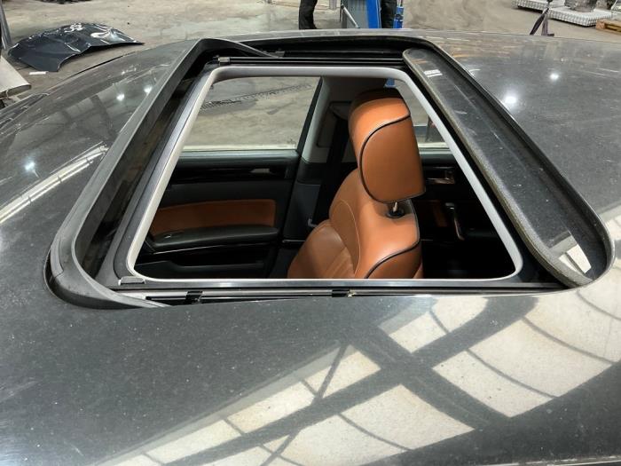 Używane Szyberdach Volkswagen Phaeton (3D) 3.0 V6 TDI 24V 4Motion Cena € 195,00 Procedura marży oferowane przez Automaterialen Ronald Morien B.V.