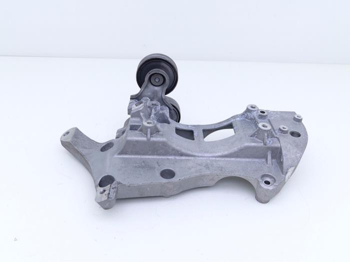 Usagé Support dynamo bas Audi RS Q3 Sportback (F3S) 2.5 TFSI 20V Quattro Prix € 144,99 Prix TTC proposé par Automaterialen Ronald Morien B.V.