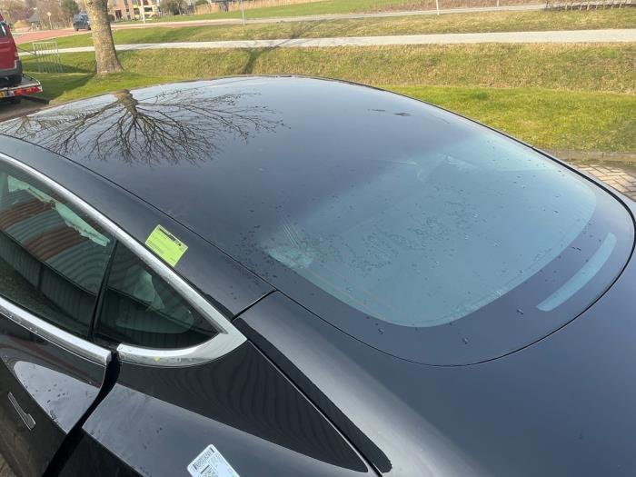 Usados Ventanilla detrás Tesla Model 3 Standard RWD Plus 60 kWh Precio € 445,00 Norma de margen ofrecido por Automaterialen Ronald Morien B.V.