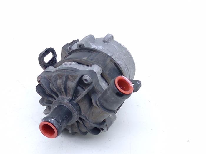 Begagnade Extra vattenpump Audi A6 Avant (C8) 2.0 16V 55 TFSI e Hybrid Quattro Pris € 125,00 Marginaltabell erbjuds av Automaterialen Ronald Morien B.V.