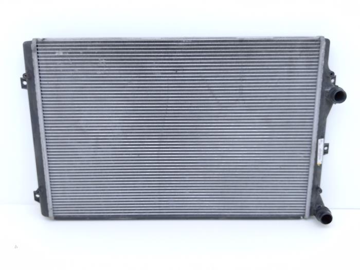 Usagé Radiateur Volkswagen Scirocco (137/13AD) 2.0 TSI 16V Prix € 49,00 Règlement à la marge proposé par Automaterialen Ronald Morien B.V.