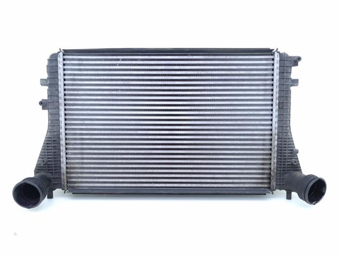 Usados Intercooler Volkswagen Scirocco (137/13AD) 2.0 TSI 16V Precio € 49,00 Norma de margen ofrecido por Automaterialen Ronald Morien B.V.