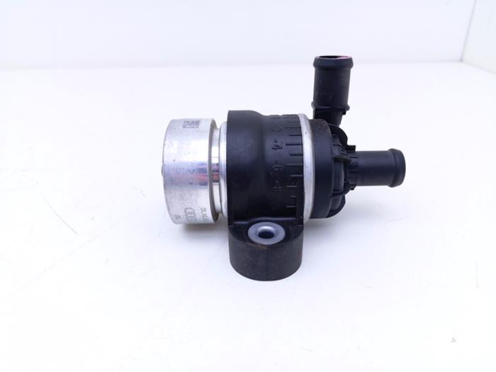 Begagnade Extra vattenpump Audi A4 Avant (B9) 2.0 40 TDI Mild Hybrid 16V Pris € 125,00 Marginaltabell erbjuds av Automaterialen Ronald Morien B.V.