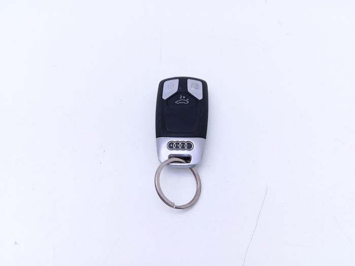 Używane Klucz Audi A4 Avant (B9) 2.0 40 TDI Mild Hybrid 16V Cena € 99,00 Procedura marży oferowane przez Automaterialen Ronald Morien B.V.