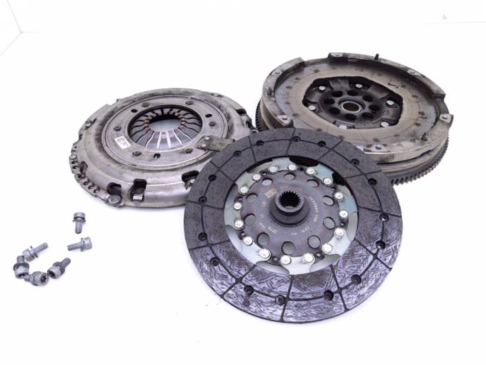 Usagé Kit embrayage (complet) Renault Master III (EV/HV/UV/VA/VB/VD/VF/VG/VJ) 2.3 dCi 165 16V FWD Prix € 349,00 Prix TTC proposé par Automaterialen Ronald Morien B.V.