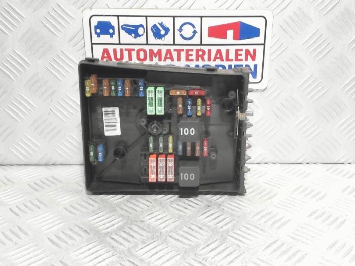 Fuse box from a Audi A3 (8P1) 1.9 TDI 2008