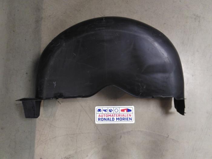 Wheel arch liner from a Volkswagen Transporter 2009