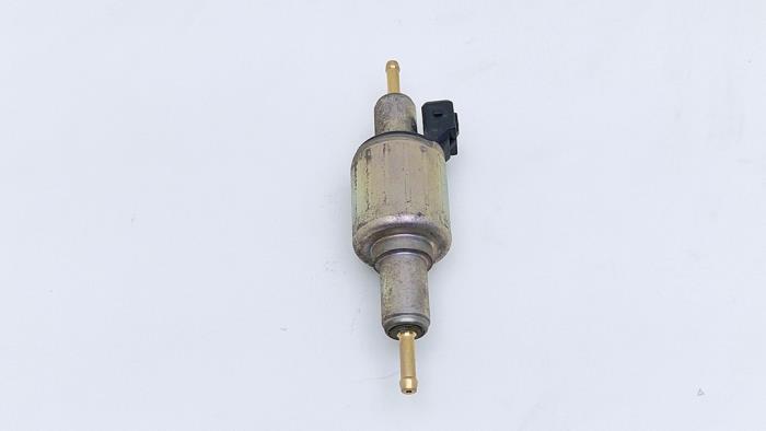 Usagé Pompe à carburant Volkswagen Transporter T5 2.5 TDi Prix € 49,00 Règlement à la marge proposé par Automaterialen Ronald Morien B.V.
