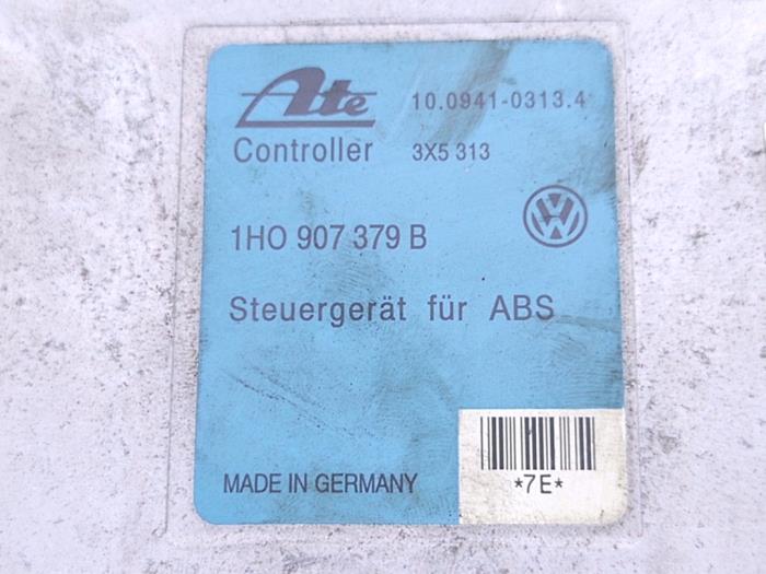 ABS Steuergerät van een Volkswagen Golf III (1H1) 2.0 GTI 1993