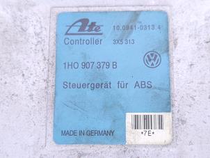 ABS Steuergerät van een Volkswagen Golf III (1H1) 2.0 GTI 1993