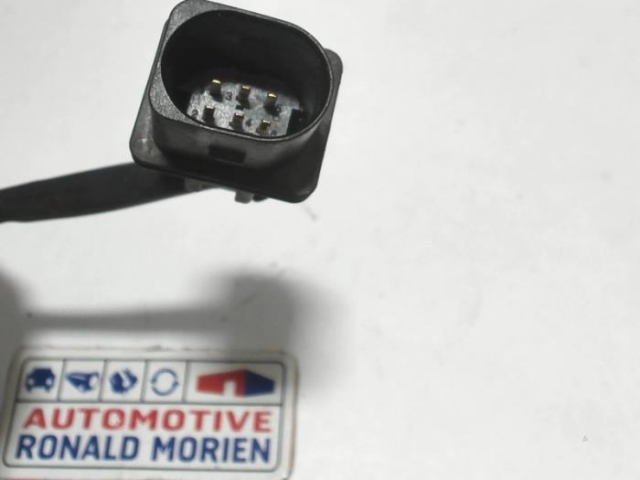 Lambda probe from a Volkswagen Touran (1T3) 2.0 TDI 16V 140 2012