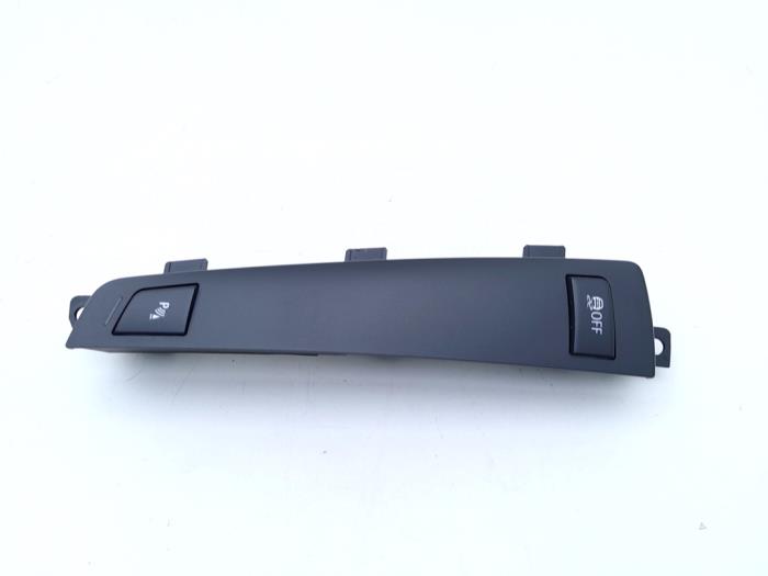 Używane Przelacznik ESP BMW 5 serie (F10) 520d 16V Cena € 25,00 Procedura marży oferowane przez Automaterialen Ronald Morien B.V.