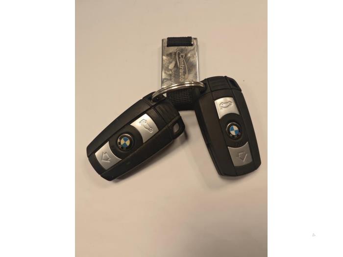 Używane Stacyjka + Kluczyk BMW 5 serie (E60) 520d 16V Corporate Lease Cena € 75,00 Procedura marży oferowane przez Automaterialen Ronald Morien B.V.