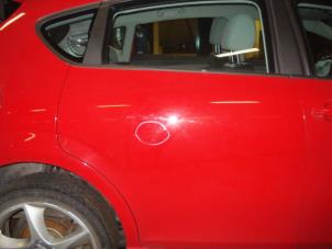 Używane Drzwi prawe tylne wersja 4-drzwiowa Seat Leon (1P1) 1.6 Cena € 125,00 Procedura marży oferowane przez Automaterialen Ronald Morien B.V.