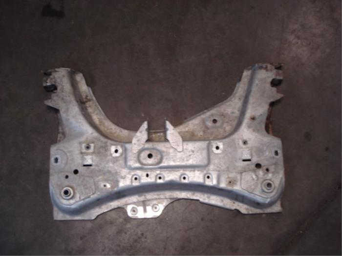 Usagé Faux châssis Renault Clio IV (5R) 0.9 Energy TCE 90 12V Prix € 49,00 Règlement à la marge proposé par Automaterialen Ronald Morien B.V.