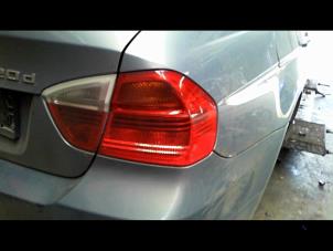 Gebrauchte Rücklicht rechts BMW 3 serie (E90) Preis € 30,00 Margenregelung angeboten von Automaterialen Ronald Morien B.V.